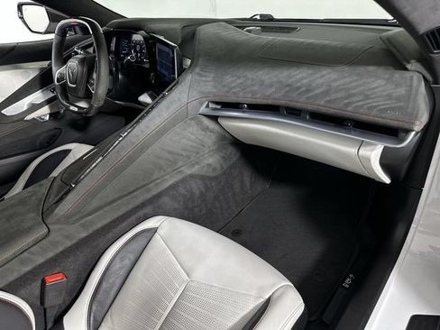 Used 2023 Chevrolet Corvette Z06 RWD image 30