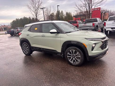 Used 2024 Chevrolet TrailBlazer ACTIV w/ Convenience Package AWD/4WD image 3