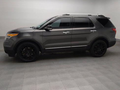 Used 2015 Ford Explorer XLT w/ Equipment Group 202A FWD image 2
