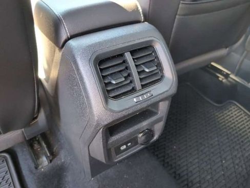 Certified 2022 Volkswagen Tiguan SE w/ Panoramic Sunroof Package image 25