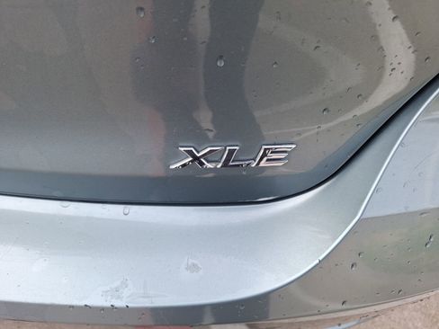 Used 2012 Toyota Venza XLE image 12