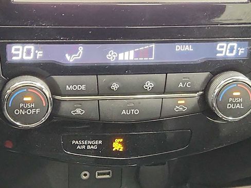 Used 2019 Nissan Rogue SL w/ Premium Package image 21