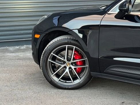 Certified 2025 Porsche Macan S image 12