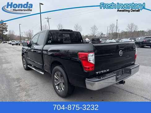 Used 2017 Nissan Titan SV image 6