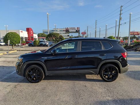 Certified 2022 Volkswagen Taos SE w/ Driver Assistance Package image 3