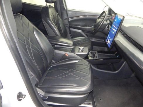Used 2022 Ford Mustang Mach-E Select image 19