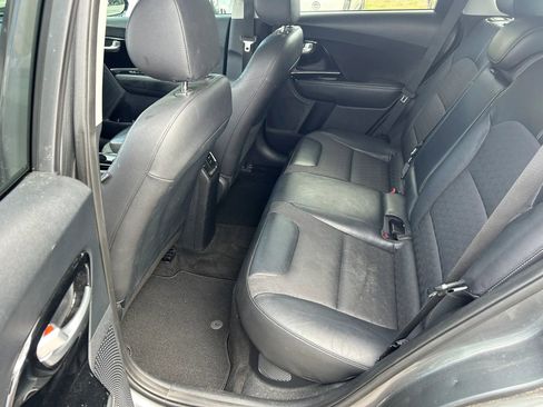 Used 2017 Kia Niro EX FWD image 16