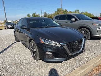 Used 2021 Nissan Altima 2.5 SV image 1