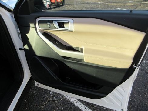 Used 2023 Ford Explorer XLT w/ Equipment Group 202A image 32