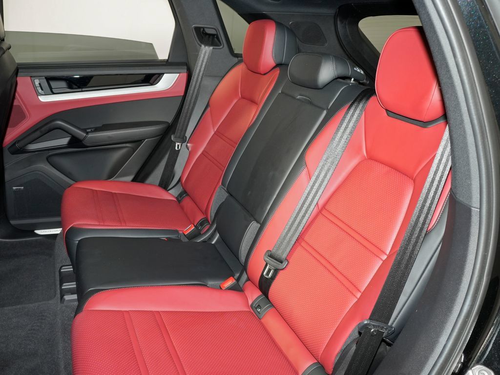 Certified 2024 Porsche Cayenne S AWD/4WD image 38