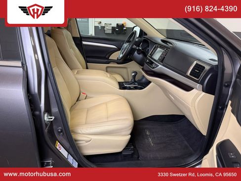 Used 2015 Toyota Highlander XLE image 60