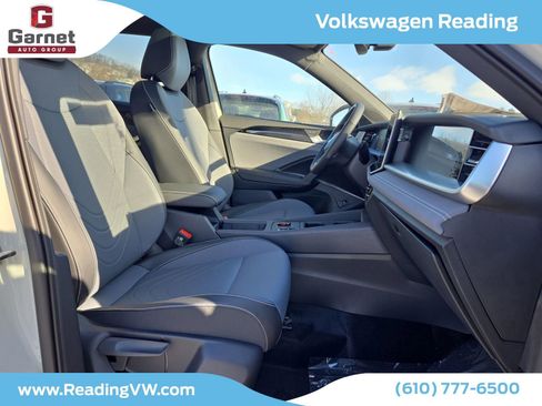 New 2026 Volkswagen Tiguan SE R-Line image 12