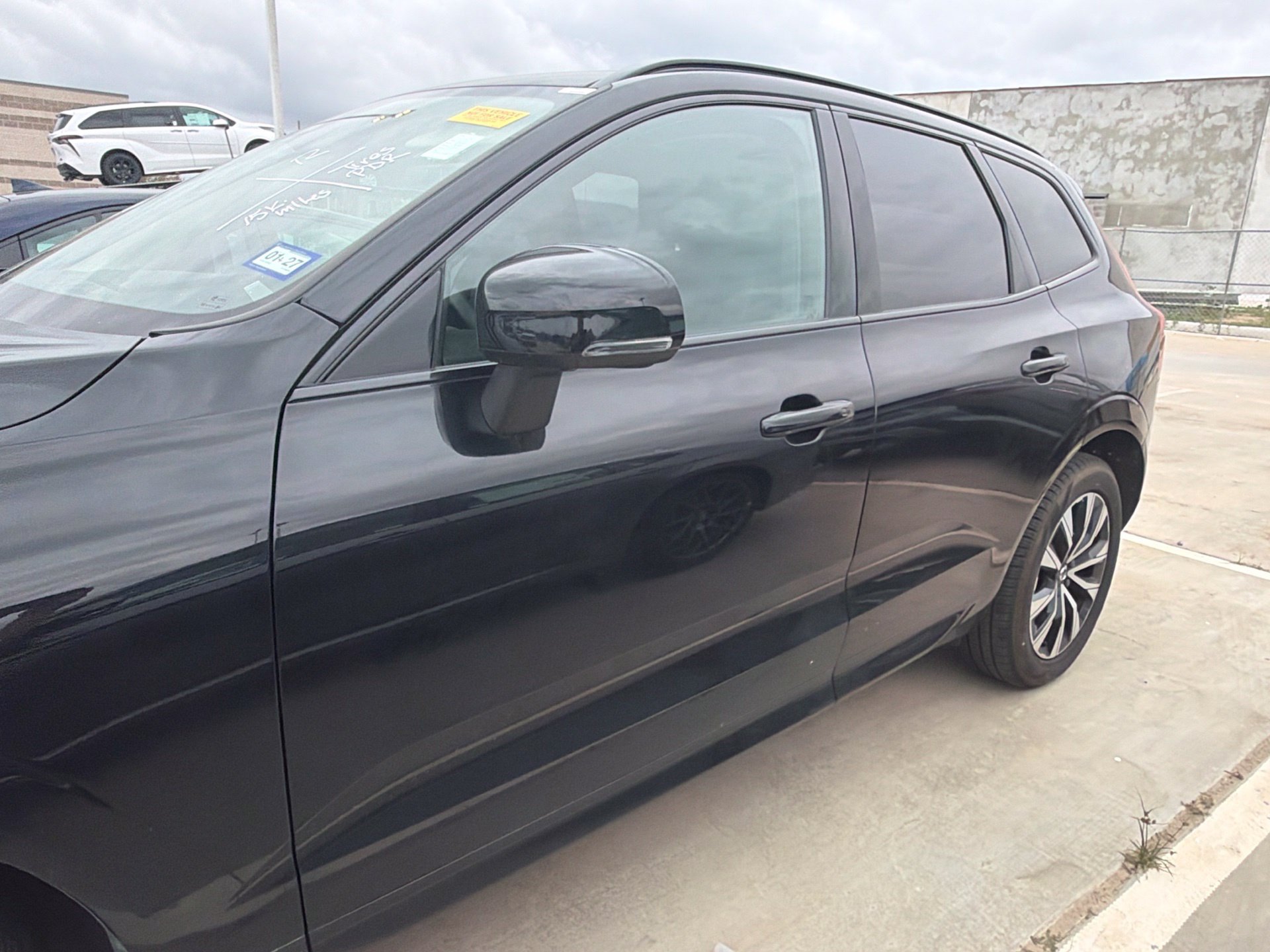 Used 2025 Volvo XC60 B5 Plus AWD/4WD image 7