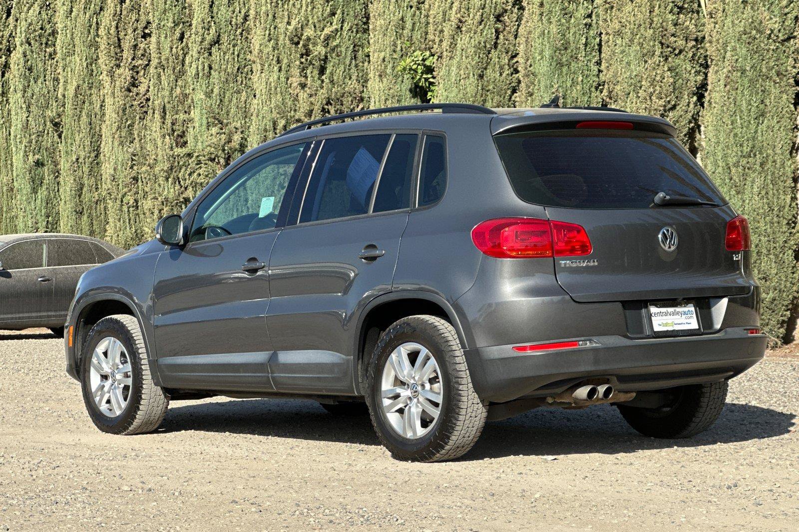 Used 2017 Volkswagen Tiguan S FWD image 5