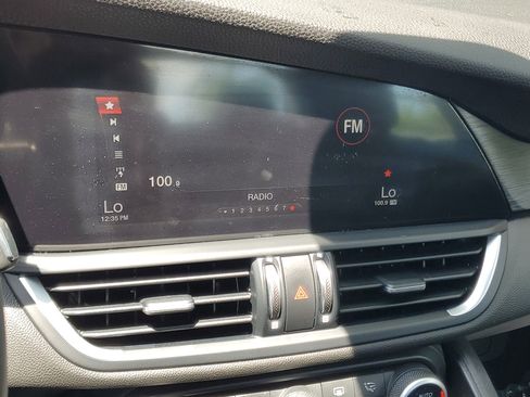 Used 2018 Alfa Romeo Giulia image 24