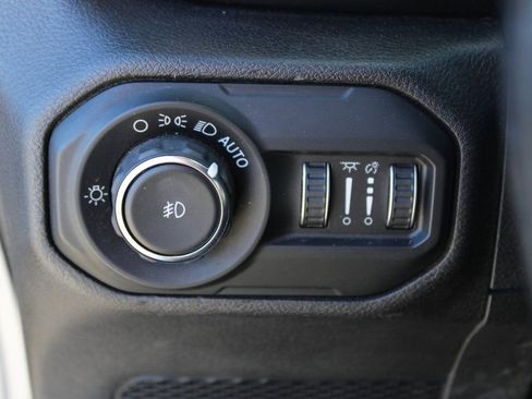 Used 2019 Jeep Wrangler Unlimited Sahara image 12