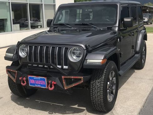 Used 2018 Jeep Wrangler Unlimited Sahara w/ Cold Weather Group image 4