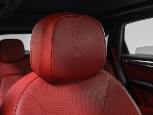 Used 2023 Porsche Cayenne S Platinum AWD/4WD image 22