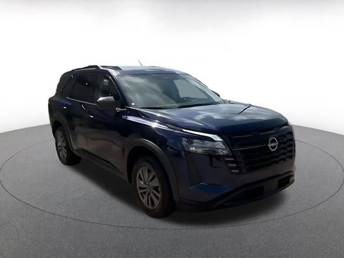 Used 2026 Nissan Pathfinder SV FWD image 3