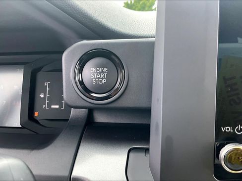 Certified 2026 Toyota Tacoma SR5 AWD/4WD image 32