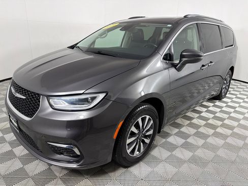 Used 2021 Chrysler Pacifica Touring-L image 9