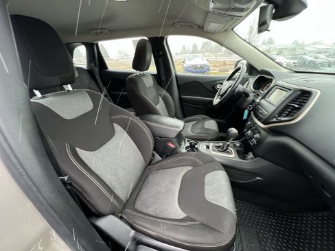 Used 2015 Jeep Cherokee Sport w/ Cold Weather Group image 27