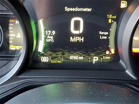 Used 2025 Jeep Wrangler Unlimited Rubicon 4xe image 26