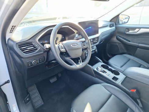 Used 2025 Ford Escape Platinum image 7