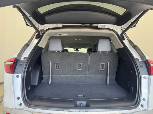 Used 2021 Buick Enclave Essence w/ Sound and Sites Package FWD image 8