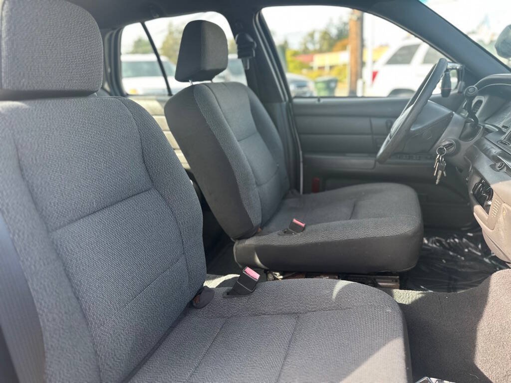 Used 2004 Ford Crown Victoria Police Interceptor RWD image 22