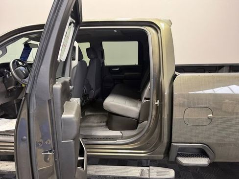 Used 2022 Chevrolet Silverado 2500 Custom w/ Custom Convenience Package image 18
