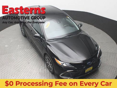 Used 2022 Toyota Camry XLE FWD image 3