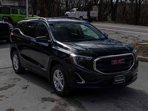 Used 2018 GMC Terrain SLE w/ Driver Convenience Package image 3