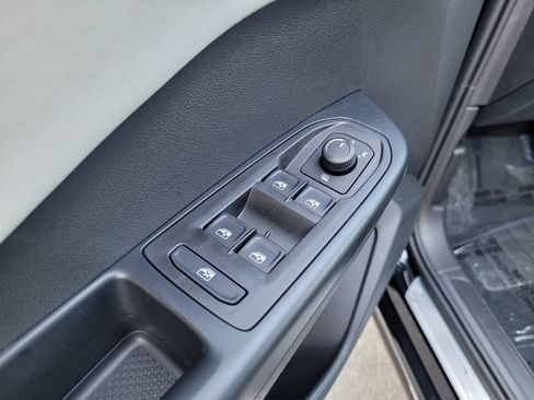 New 2026 Volkswagen Taos SE FWD image 26