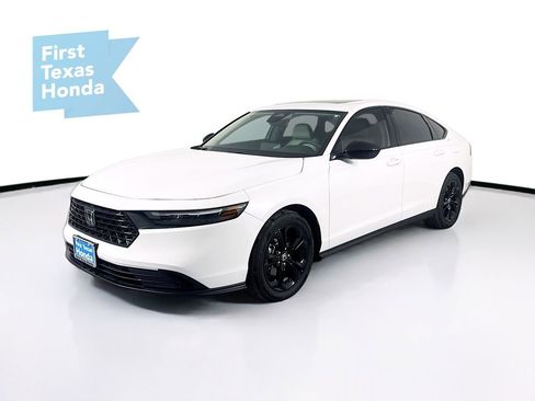 Certified 2025 Honda Accord SE image 3