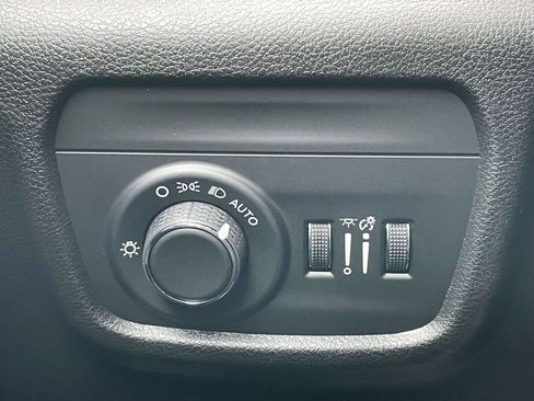 New 2025 Jeep Grand Cherokee Altitude image 12