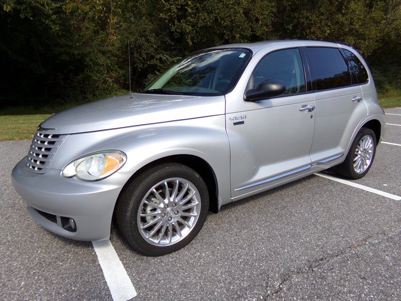 Used 2008 Chrysler PT Cruiser Touring FWD image 1
