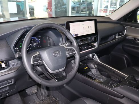 Used 2025 Toyota Grand Highlander AWD Hybrid image 17