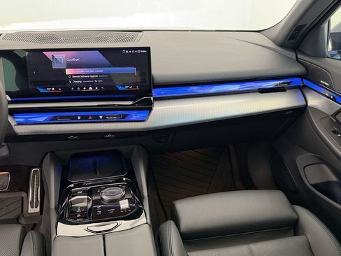 Certified 2025 BMW i5 xDrive40 w/ M Sport Package AWD/4WD image 30