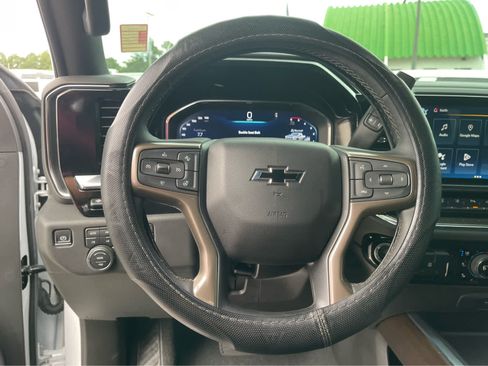 Used 2024 Chevrolet Silverado 2500 High Country w/ High Country Premium Package AWD/4WD image 15