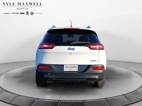 Used 2018 Jeep Cherokee Latitude FWD image 15