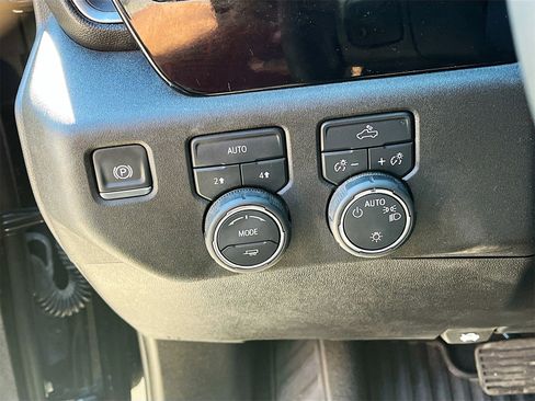 Used 2025 Chevrolet Silverado 1500 LT image 10