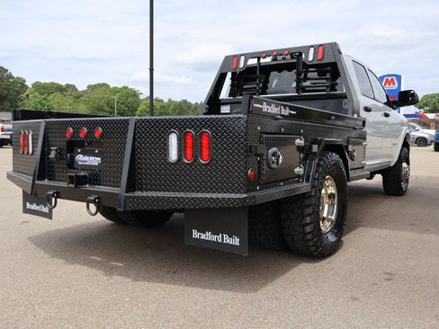 Used 2022 RAM 3500 Tradesman w/ Chrome Appearance Group AWD/4WD image 6