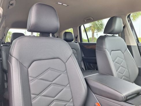 Used 2025 Volkswagen Atlas SE FWD image 31
