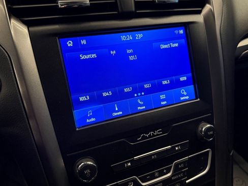 Used 2019 Ford Fusion SE image 12