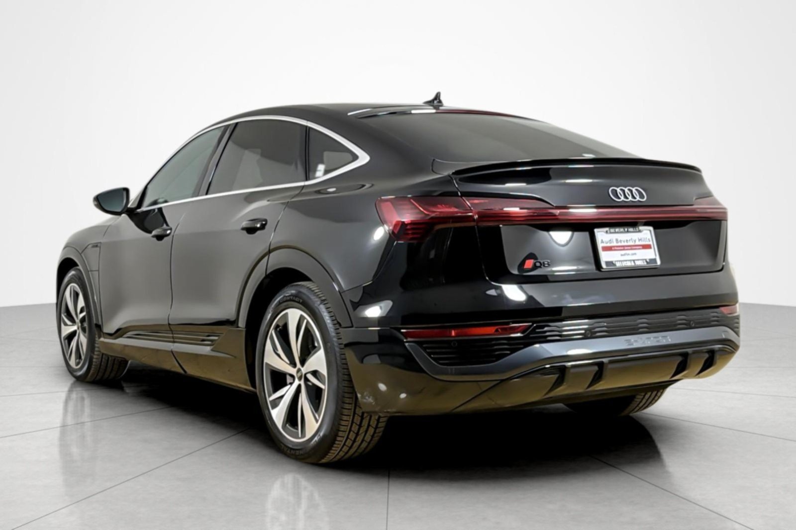 Used 2024 Audi Q8 e-tron Premium AWD/4WD image 3