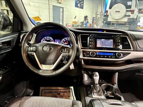 Used 2015 Toyota Highlander Plus image 3