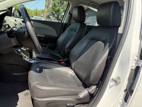 Used 2019 Chevrolet Sonic Premier FWD image 9