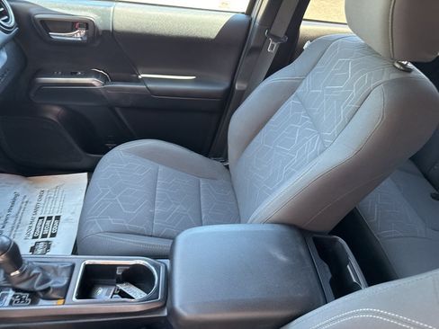 Used 2019 Toyota Tacoma TRD Sport AWD/4WD image 20