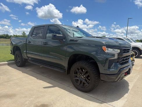 Used 2025 Chevrolet Silverado 1500 LT Trail Boss w/ Convenience Package II AWD/4WD image 4